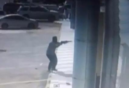 سعودي غاضب يطلق النار على أحد المطاعم في الرياض